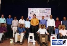 रक्तदान शिबिरात महाविद्यालयीन विद्यार्थी व कर्मचाऱ्यांचा सहभाग! समता सप्ताहानिमित्त आयोजन