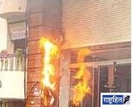 बडे चोकातील फर्निचर दुकानाला आग! नागरिकांच्या सतर्कतेमुळे अनुचित प्रकार टळला