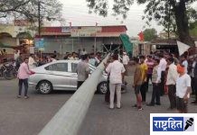 ५० फुटाचा हायमास्ट कारवर कोसळला! जिल्हा अधीक्षक कृषी अधिकारी थोडक्यात बचावले