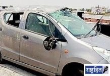 भरधाव कारचे तीन टायर फुटले! वाहन दुभाजकावर चढून उलटले; तीन पलटी घेतल्याने झाला वाहनाचा चुराडा: दोघे गंभीर