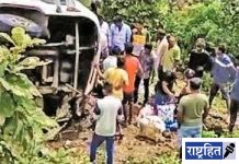 खाजगी बस दरीत कोसळली! 5 गंभीर, 23 किरकोळ जखमी; देवळी पेंढारीच्या घाटातील घटना