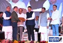 उपमुख्यमंत्री देवेंद्र फडणवीस यांच्याहस्ते ईलेक्ट्रीक मोपेड बाईकचे वितरण