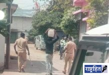 पवनारात दारुविक्रेत्यांवर कठोर कारवायी! दारुची डपकी डोक्यावर देत काढली वरात: वारुविक्रेते धास्तावले