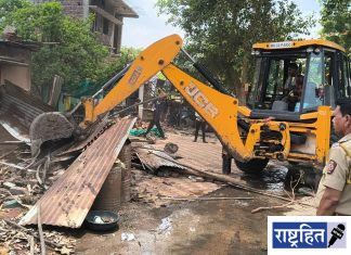पवनारमध्ये अतिक्रमणावर बुलडोझर ; अण्णाभाऊ साठे पुतळ्यासमोरील अतिक्रमण हटवले