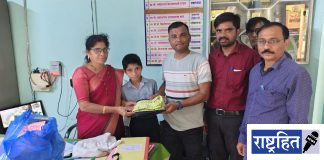 पोलीस शिपायाचा सामाजिक संवेदनशीलतेचा स्तुत्य उपक्रम ; गरजू विद्यार्थी दत्तक घेत समाजात आदर्श निर्माण ! गावात सर्वत्र होत आहे कौतुक