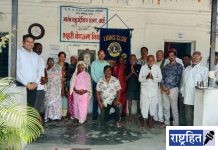 शहरी बेघर निवाऱ्याला मुख्याधिकारी विजय देशमुख यांची सदिच्छा भेट ; जागतिक बेघर दिनानिमित्त वृद्धांच्या समस्या जाणून घेत मदतीची ग्वाही