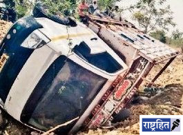 मजूर घेऊन येणाऱ्या वाहनाचा अपघात, एक गंभीर ८ जखमी