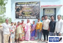 अवैध दारू विक्रीला कोणाचा वरदहस्त ? खुलेआम विक्रीने महिलांचा संताप ; फलक लावत प्रशासनाचे वेधले लक्ष